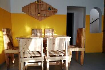 تختخواب و صبحانه Bermejo Hostel