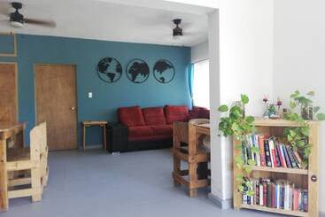 تختخواب و صبحانه Bermejo Hostel