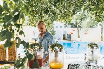 هتل Antonio Garden
