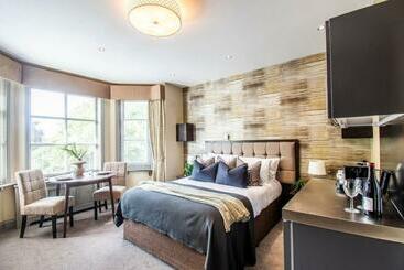 هتل Eton House