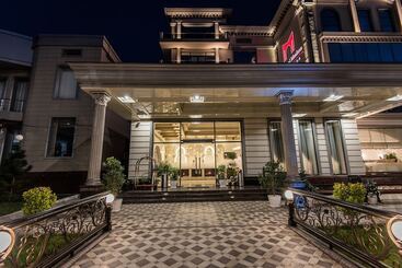 The Royal Mezbon Hotel & Spa