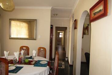 Yolonwabo Bed And Breakfast