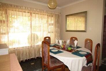 Yolonwabo Bed And Breakfast