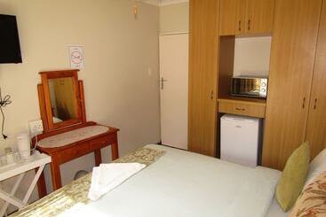 Yolonwabo Bed And Breakfast