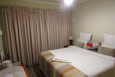 Yolonwabo Bed And Breakfast