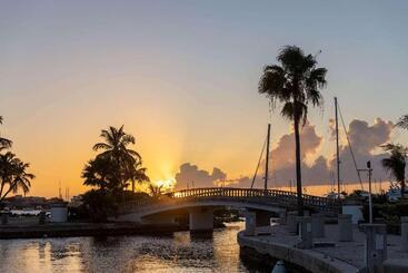هتل Port De Plaisance Resort, Trademark Collection By Wyndham