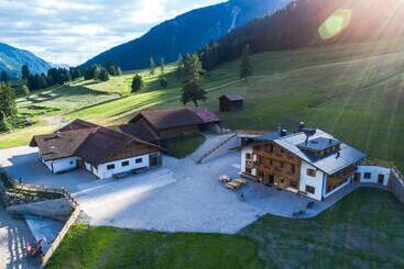 هتل Agriturismo Malga Piè