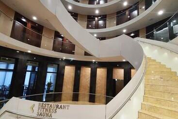 هتل Nash Suites Airport