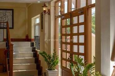 هتل The Pegu Lodge