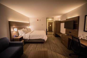 هتل Holiday Inn Express & Suites Boston South Randolph, An Ihg
