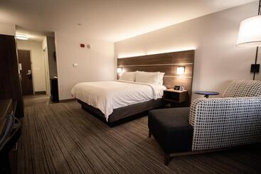 هتل Holiday Inn Express & Suites   Boston South   Randolph, An Ihg