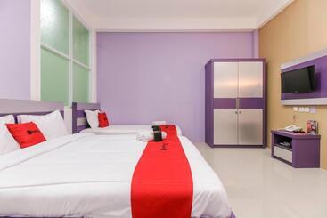 هتل Reddoorz Plus Near Stasiun Bekasi