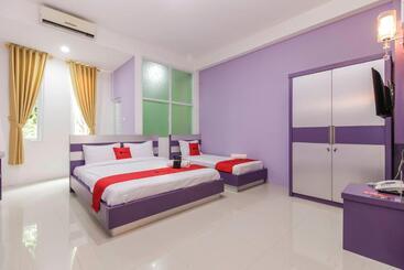 هتل Reddoorz Plus Near Stasiun Bekasi
