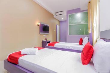 هتل Reddoorz Plus Near Stasiun Bekasi