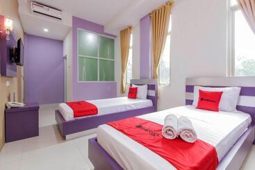 هتل Reddoorz Plus Near Stasiun Bekasi