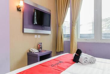 هتل Reddoorz Plus Near Stasiun Bekasi