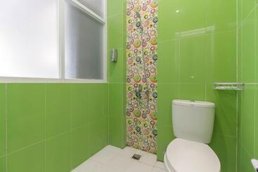 هتل Reddoorz Plus Near Stasiun Bekasi