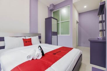 هتل Reddoorz Plus Near Stasiun Bekasi