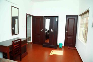 هاستل Back Packers Cochin Villa