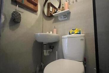 白紙寓所blank Slate B&b 鄰近夜市四人包棟