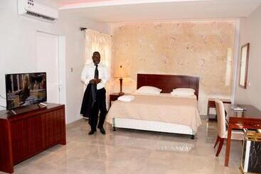 هتل Ambassadors Annexe