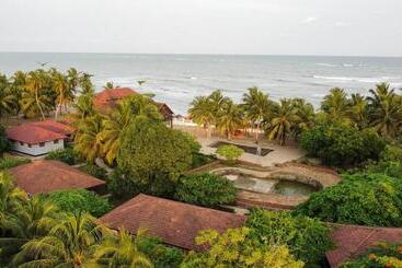 هتل Charlestina Beach Resort