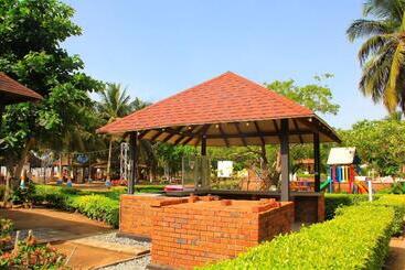 هتل Charlestina Beach Resort