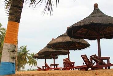 هتل Charlestina Beach Resort