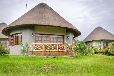 هتل Emburara Farm Lodge