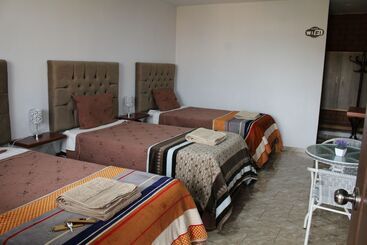 هتل Huacachina Desert House