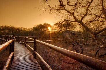 هتل Vuyani River Lodge