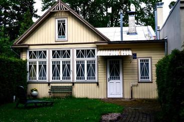 پانسیون Cottages Delloress