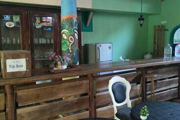 پانسیون Lala Land Guest House And Camping Site