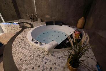 پانسیون Th Luxury Suite