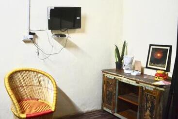 هاستل Housetel
