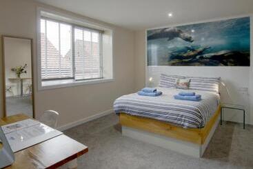 تختخواب و صبحانه Silver Street Suites