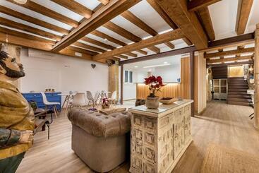 هتل Hostal 977