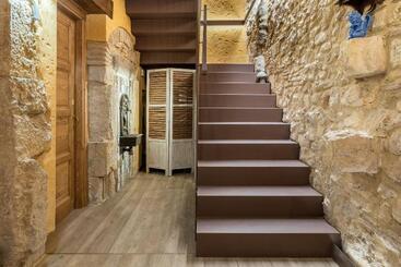 هتل Hostal 977