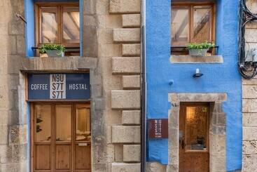 هتل Hostal 977