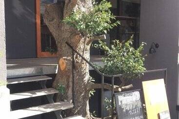پانسیون Treeside