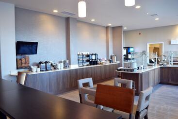 هتل Staybridge Suites   Red Deer North, An Ihg