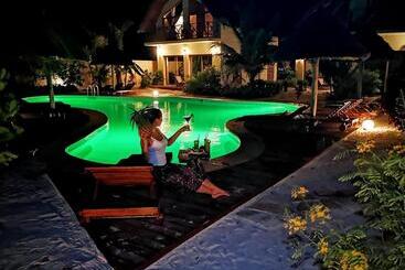 استراحتگاه Clove Island Villas & Spa