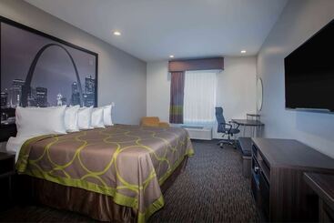 هتل Super 8 By Wyndham St. Louis North