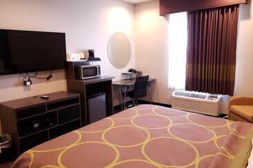 هتل Super 8 By Wyndham St. Louis North