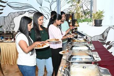 هتل Ambara Suites