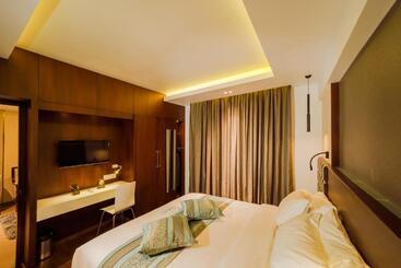 هتل Ambara Suites