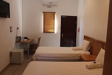 هتل Ekamuti Town Lodge