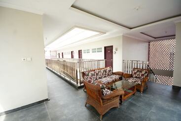 هتل Oyo 270 Madinah Residence Syariah