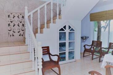 هتل Shenora Beach Resort