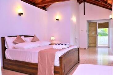 هتل Shenora Beach Resort